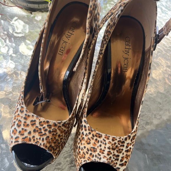 LEOPARD PRINT PLATFORM TYPE HEELS - Picture 4 of 6